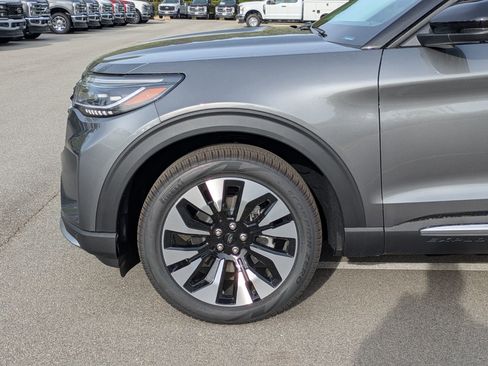 New 2026 Ford Explorer Platinum image 11