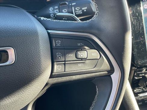 Used 2023 Jeep Grand Cherokee L Laredo image 19