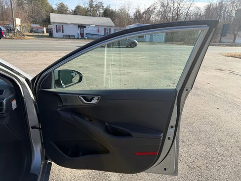 Used 2021 Hyundai Ioniq SE image 14