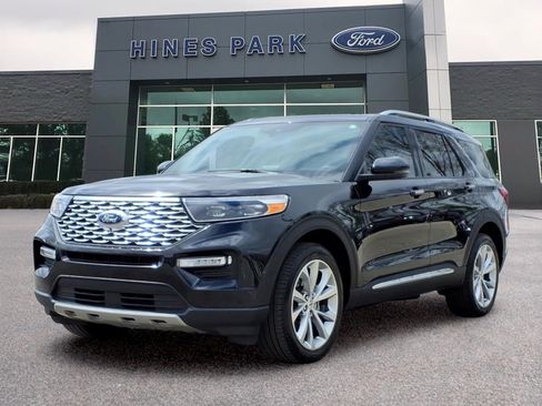 Used 2023 Ford Explorer Platinum w/ Technology Package AWD/4WD image 3