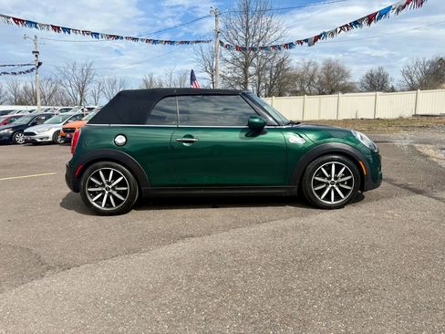 Used 2019 MINI Cooper S w/ Signature Upholstery Package image 12