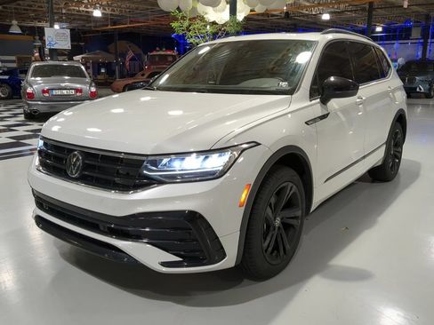 Used 2024 Volkswagen Tiguan SE R-Line AWD/4WD image 1