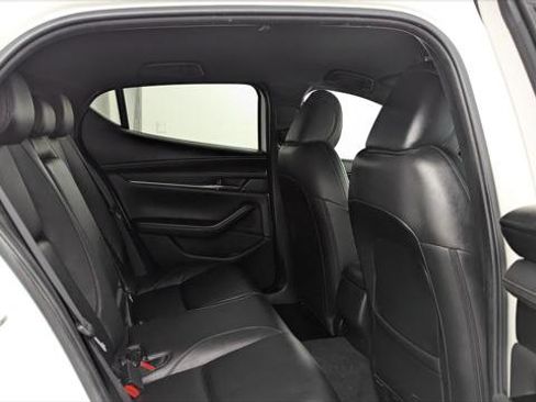 Used 2019 MAZDA MAZDA3 AWD Hatchback w/ Preferred Pkg image 18