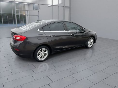 Used 2016 Chevrolet Cruze LT w/ Convenience Package image 8