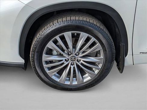 Used 2021 Toyota Highlander Platinum image 23