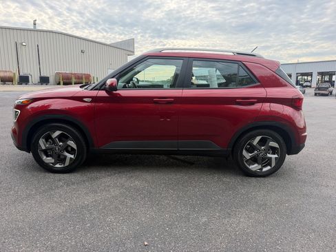 Used 2024 Hyundai Venue Limited FWD image 10