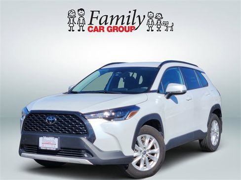 Certified 2023 Toyota Corolla Cross LE image 1