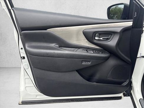 Used 2017 Nissan Murano Platinum w/ Platinum Technology Package FWD image 11