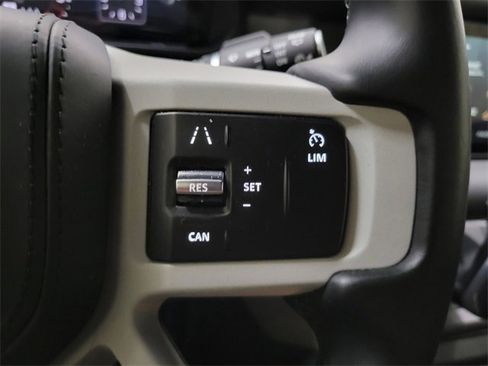 Used 2023 Land Rover Defender 90 X-Dynamic SE image 20