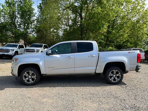 Used 2018 Chevrolet Colorado Z71 AWD/4WD image 2