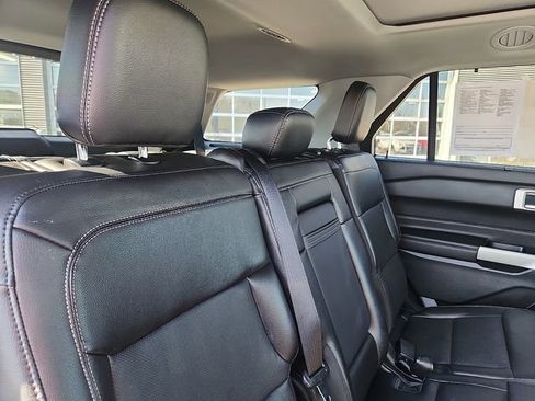 Certified 2023 Ford Explorer Limited w/ Equipment Group 301A AWD/4WD image 31