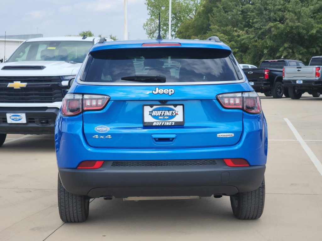 Used 2025 Jeep Compass Latitude AWD/4WD image 6