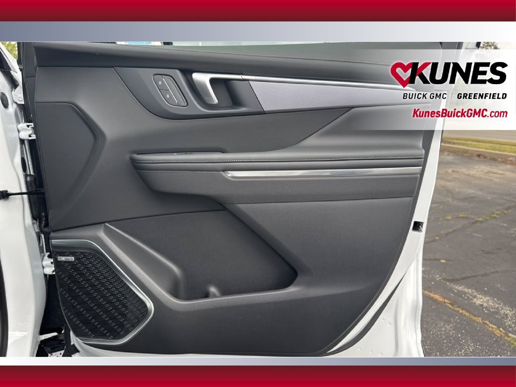 Used 2026 Buick Enclave Sport Touring w/ LPO, Floor Liner Package AWD/4WD image 61