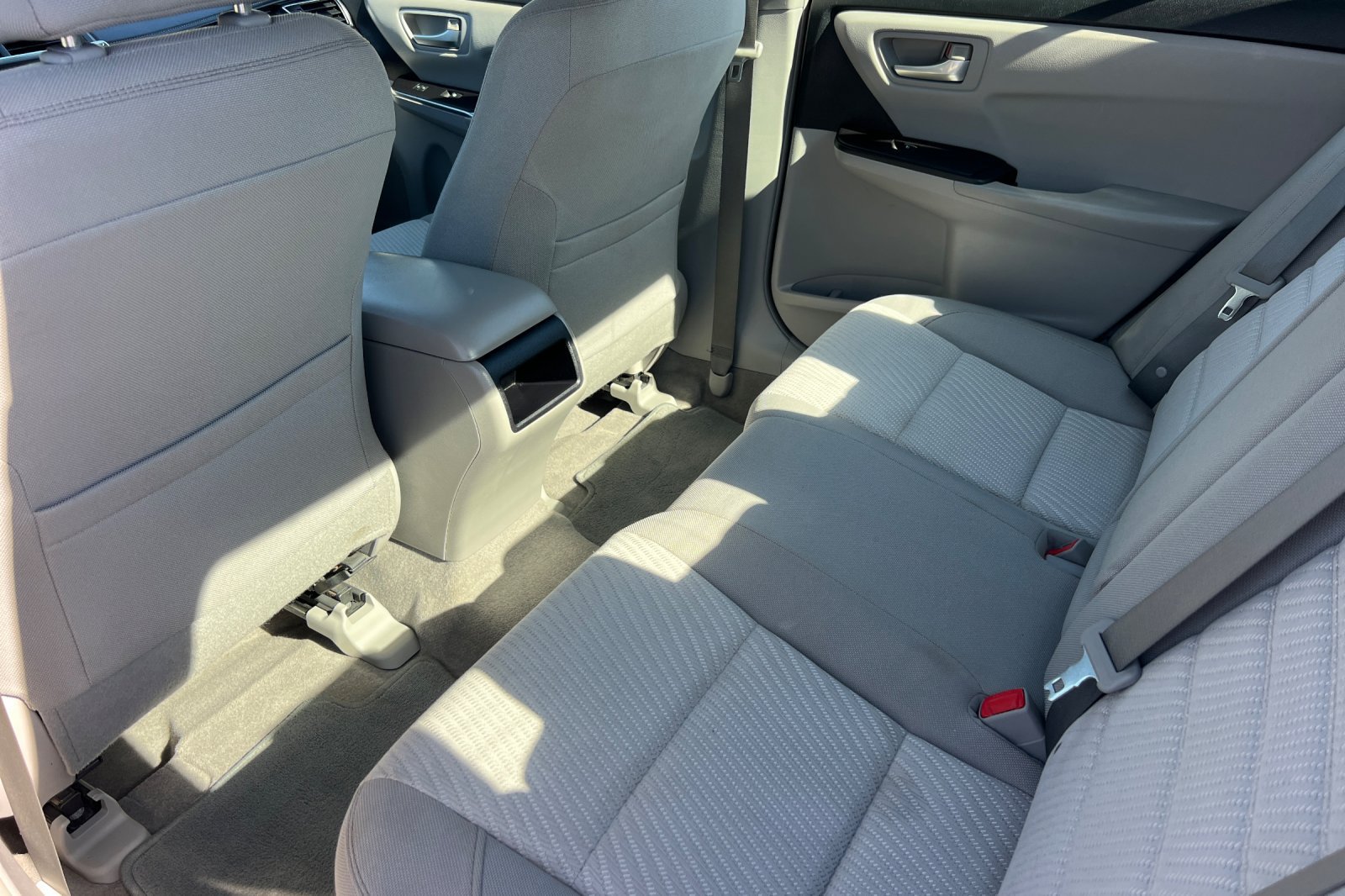 Used 2016 Toyota Camry LE FWD image 12