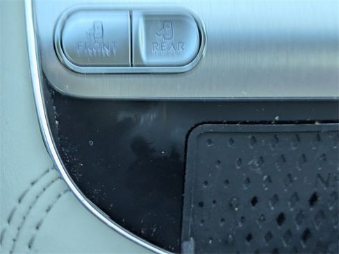 Used 2025 Genesis G90 3.5T image 24