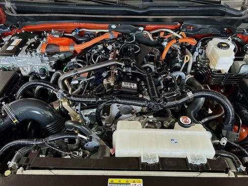 Used 2025 Toyota Tacoma TRD Sport AWD/4WD image 25