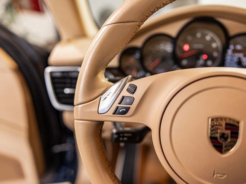 Used 2016 Porsche Panamera 4 image 25