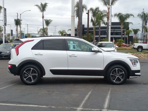 Certified 2025 Kia Niro EX FWD image 2