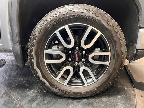 Used 2025 GMC Sierra 1500 AT4 w/ Technology Package AWD/4WD image 23