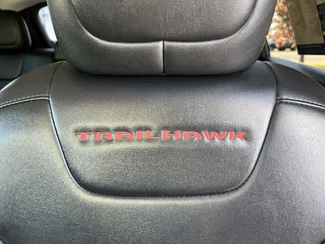 Used 2019 Jeep Cherokee Trailhawk w/ Comfort/Convenience Group AWD/4WD image 38