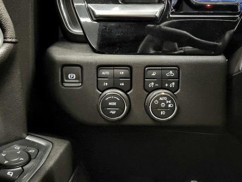 Used 2024 Chevrolet Silverado 1500 High Country w/ Midnight Edition AWD/4WD image 28