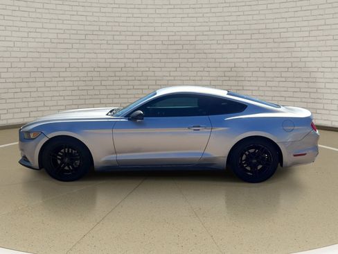 Used 2016 Ford Mustang Coupe RWD image 5