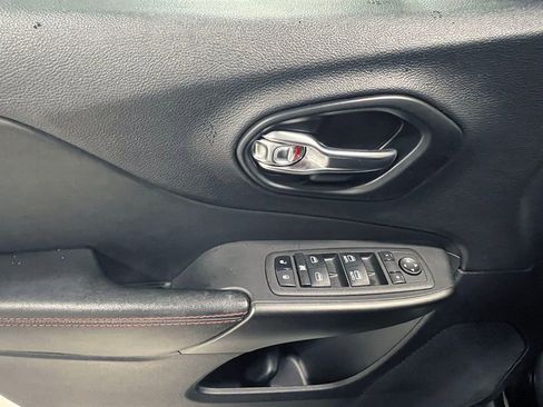 Used 2022 Jeep Cherokee Trailhawk image 19