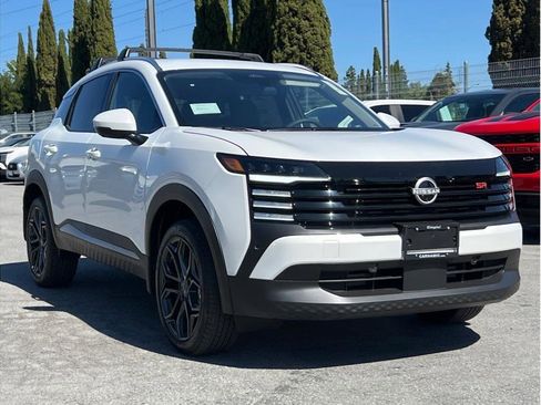 New 2025 Nissan Kicks SR image 3