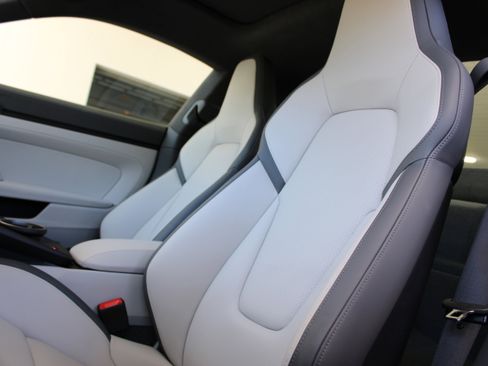 Certified 2025 Porsche 911 Carrera GTS RWD image 5