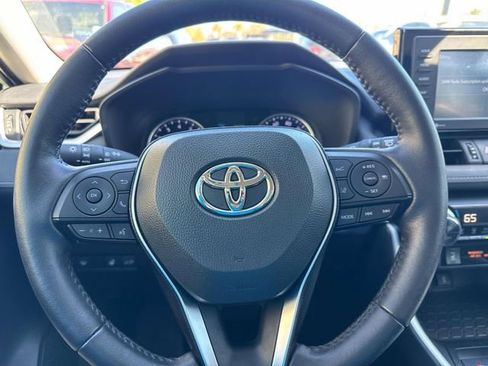 Used 2021 Toyota RAV4 XLE Premium image 22