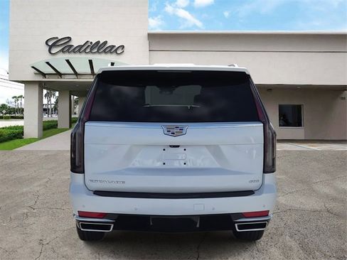 Used 2022 Cadillac Escalade Premium Luxury image 4