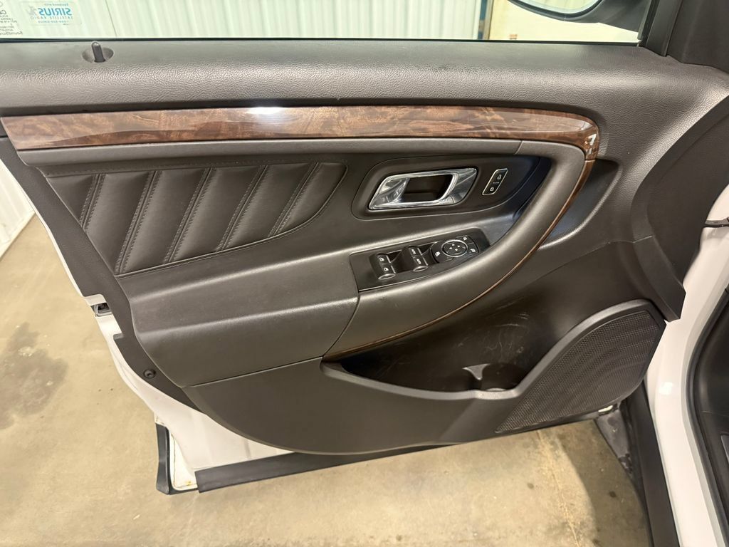 Used 2013 Ford Taurus Limited FWD image 21