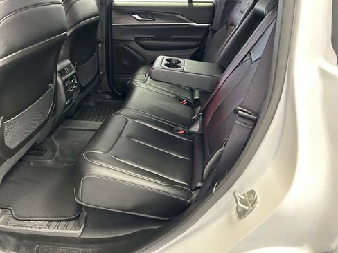 Used 2024 Jeep Grand Cherokee Limited AWD/4WD image 14