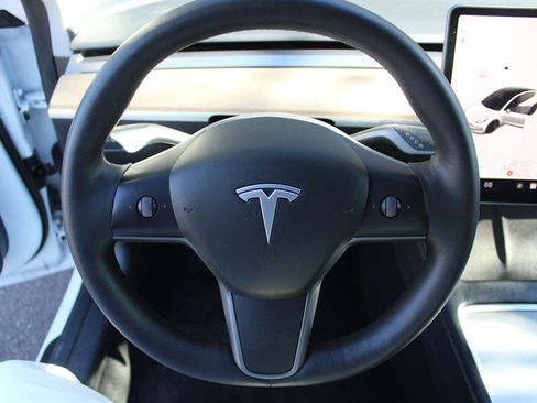 Used 2023 Tesla Model 3 Standard Range RWD image 19