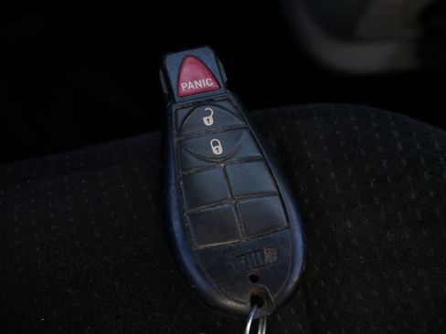 Used 2014 Dodge Grand Caravan SE image 28