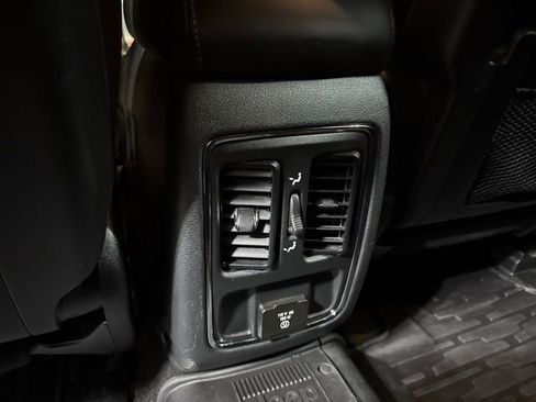 Used 2019 Jeep Grand Cherokee Altitude AWD/4WD image 27