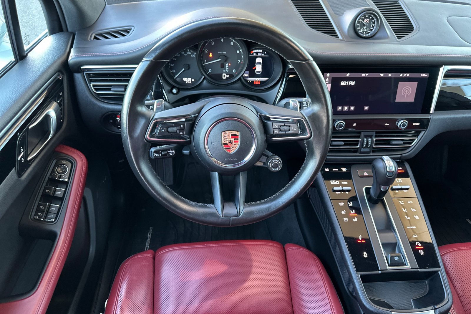 Used 2024 Porsche Macan AWD/4WD image 15
