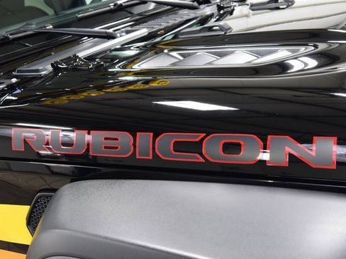 Used 2025 Jeep Wrangler Rubicon w/ Technology Group image 14