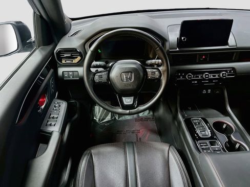 Used 2025 Honda Pilot Black Edition image 24