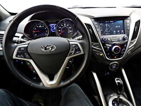 Used 2016 Hyundai Veloster w/ Option Group 03 FWD image 11