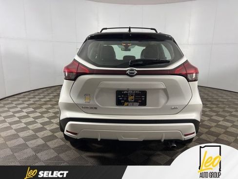Used 2023 Nissan Kicks SR w/ SR Premium Package FWD image 6