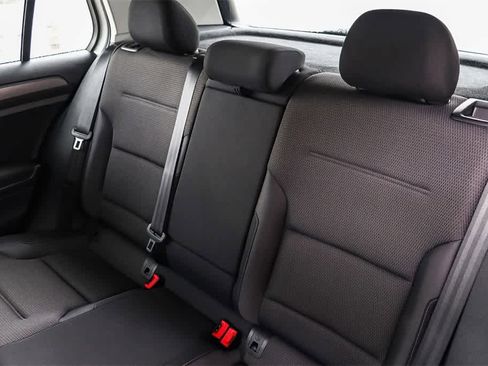 Used 2019 Volkswagen e-Golf SE w/ Driver Assistance Package image 18