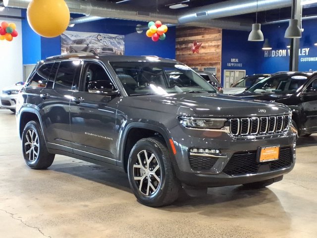 Used 2023 Jeep Grand Cherokee Limited AWD/4WD image 3