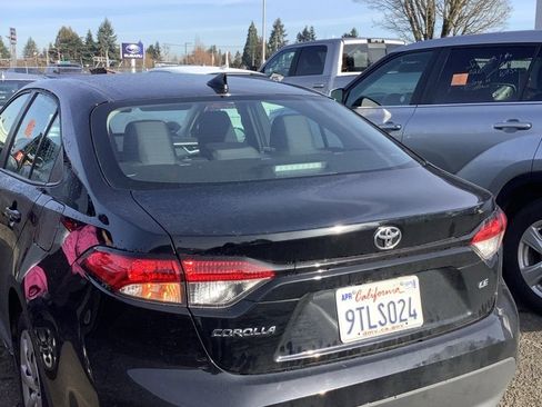 Used 2025 Toyota Corolla LE image 3