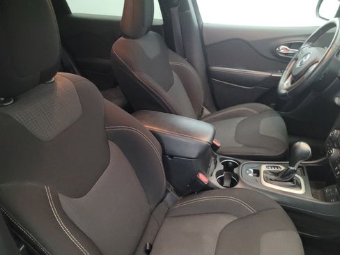 Used 2015 Jeep Cherokee Latitude FWD image 21