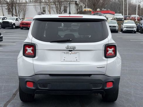 Used 2017 Jeep Renegade Latitude image 6