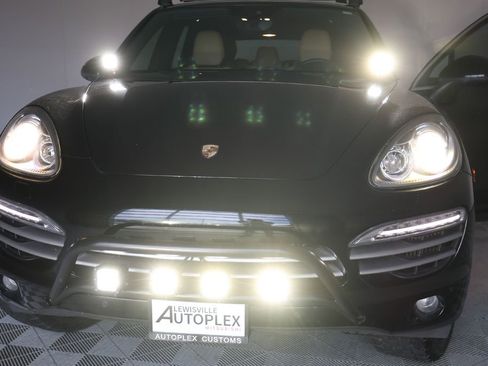 Used 2014 Porsche Cayenne Diesel Platinum Edition AWD/4WD image 40