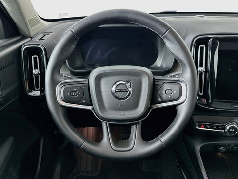 Used 2025 Volvo XC40 B5 Plus AWD/4WD image 18