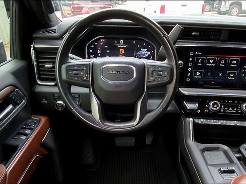 Used 2024 GMC Sierra 2500 Denali Ultimate AWD/4WD image 6