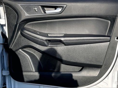 Used 2023 Ford Edge SE w/ Black Appearance Package image 20